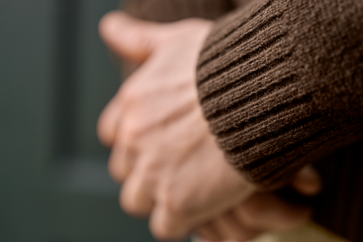 Merino V-ringad tröja Demitasse brown – Härkila