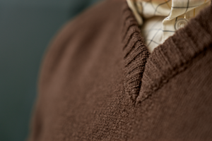 Merino V-ringad tröja Demitasse brown – Härkila