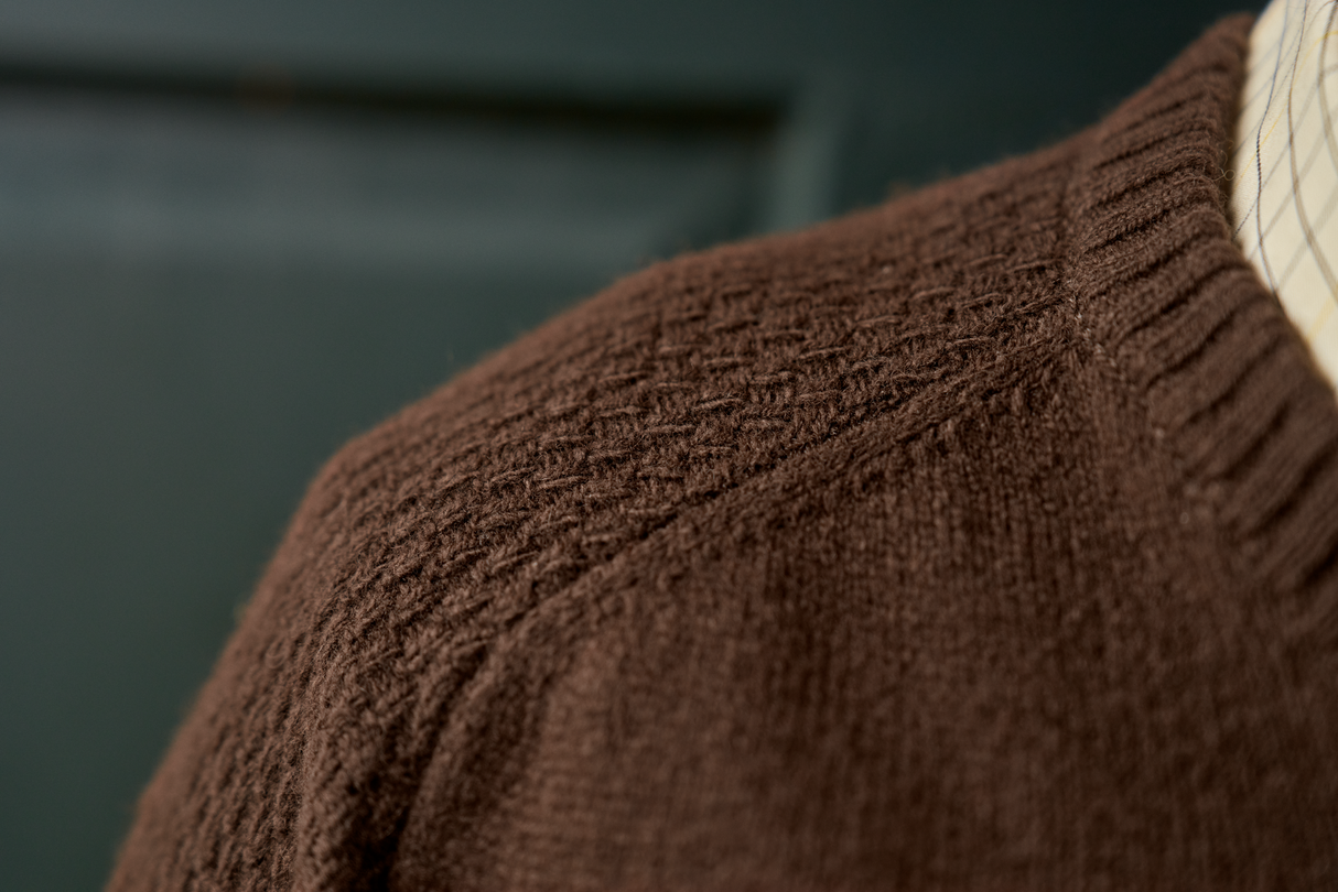 Merino V-ringad tröja Demitasse brown – Härkila