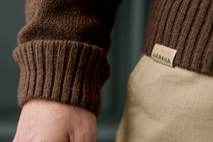 Merino V-ringad tröja Demitasse brown – Härkila