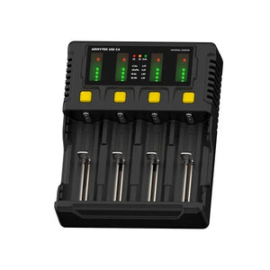 Uni C4 laddare / 4 kanaler / LED-indikering / Ingång AC 85–264V eller DC 12V / Utgång upp till 2A per kanal / för IMR/Li-Ion, Ni-MH, Ni-Cd, LiFePO4, Ni-Zn / Typ A eller Typ C / Biladapter - Armytek