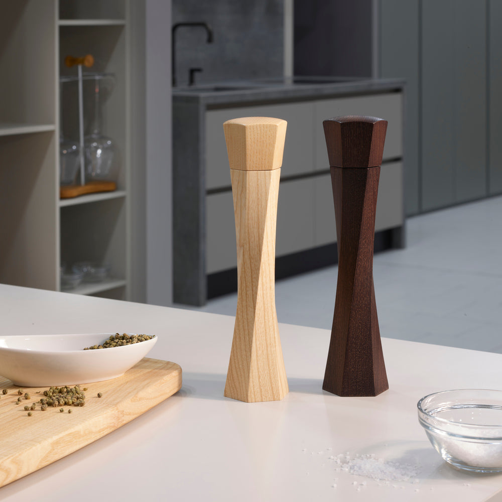 TWIST Salt/peppar keramisk kvarn, liten i ljus ask - Legnoart