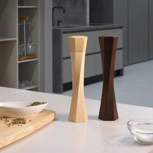TWIST Salt/peppar keramisk kvarn, liten i ljus ask - Legnoart