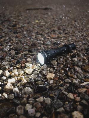 Predator Pro Magnet USB / Vit / 1500 lm / 5°:40° / 1x18650 (inkl.) - Armytek