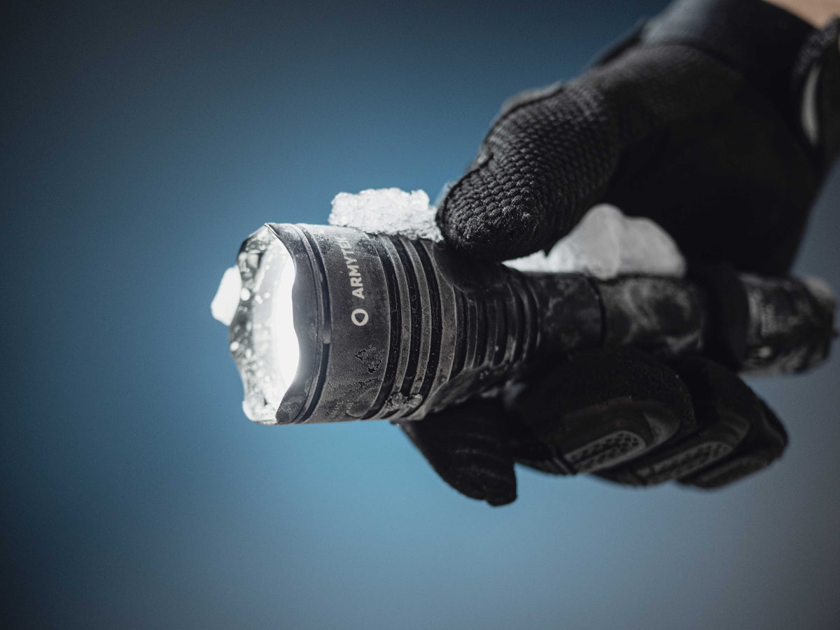 Viking Pro Magnet USB / Varm / 2050 lm / 11°:40° / 1x18650 (inkl.) - Armytek