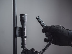 Viking Pro Extended Set / Vit / Fullt utrustat set för taktiska uppgifter: ficklampa, två 18650 Li-Ion-batterier, magnetisk USB-laddare, magnetfäste, magnetisk fjärrströmbrytare, två färgfilter - Armytek