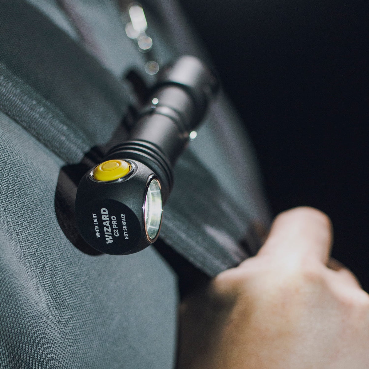 Wizard C2 Pro / Varm / 2330 lm / TIR 70°:120° / +hölster / 1x18650 (inkl.) / Magnet USB - Armytek