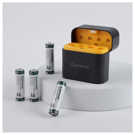 Keeppower i4 – 4 uppladdningsbara AA-batterier med laddare
