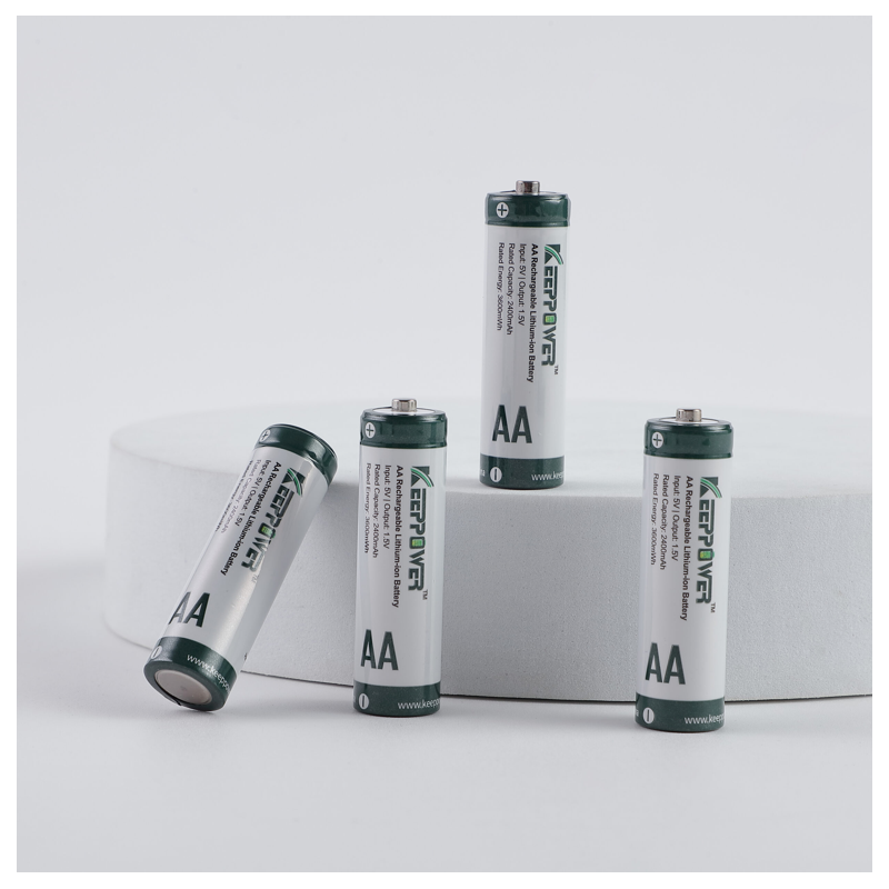 Keeppower i4 – 4 uppladdningsbara AA-batterier med laddare