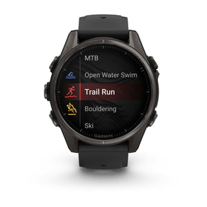 fēnix® 8 – 43 mm, AMOLED, Sapphire, Carbon Grey DLC-titanium med Svart/Pebble Grey silikonarmband – Garmin