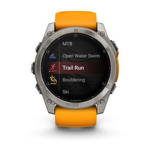 fēnix® 8 – 51 mm, AMOLED, Sapphire, Titanium med Spark Orange/Graphite silikonarmband – Garmin