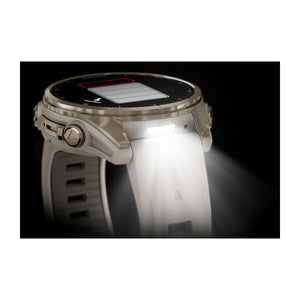 fēnix® 8 – 43 mm, AMOLED, Sapphire, Soft Gold med Fog Grey/Dark Sandstone silikonarmband – Garmin