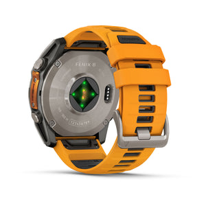 fēnix® 8 – 51 mm, AMOLED, Sapphire, Titanium med Spark Orange/Graphite silikonarmband – Garmin