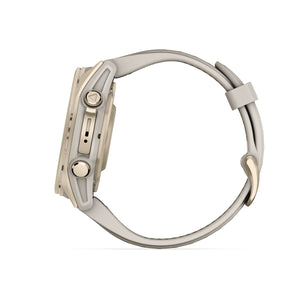 fēnix® 8 – 43 mm, AMOLED, Sapphire, Soft Gold med Fog Grey/Dark Sandstone silikonarmband – Garmin